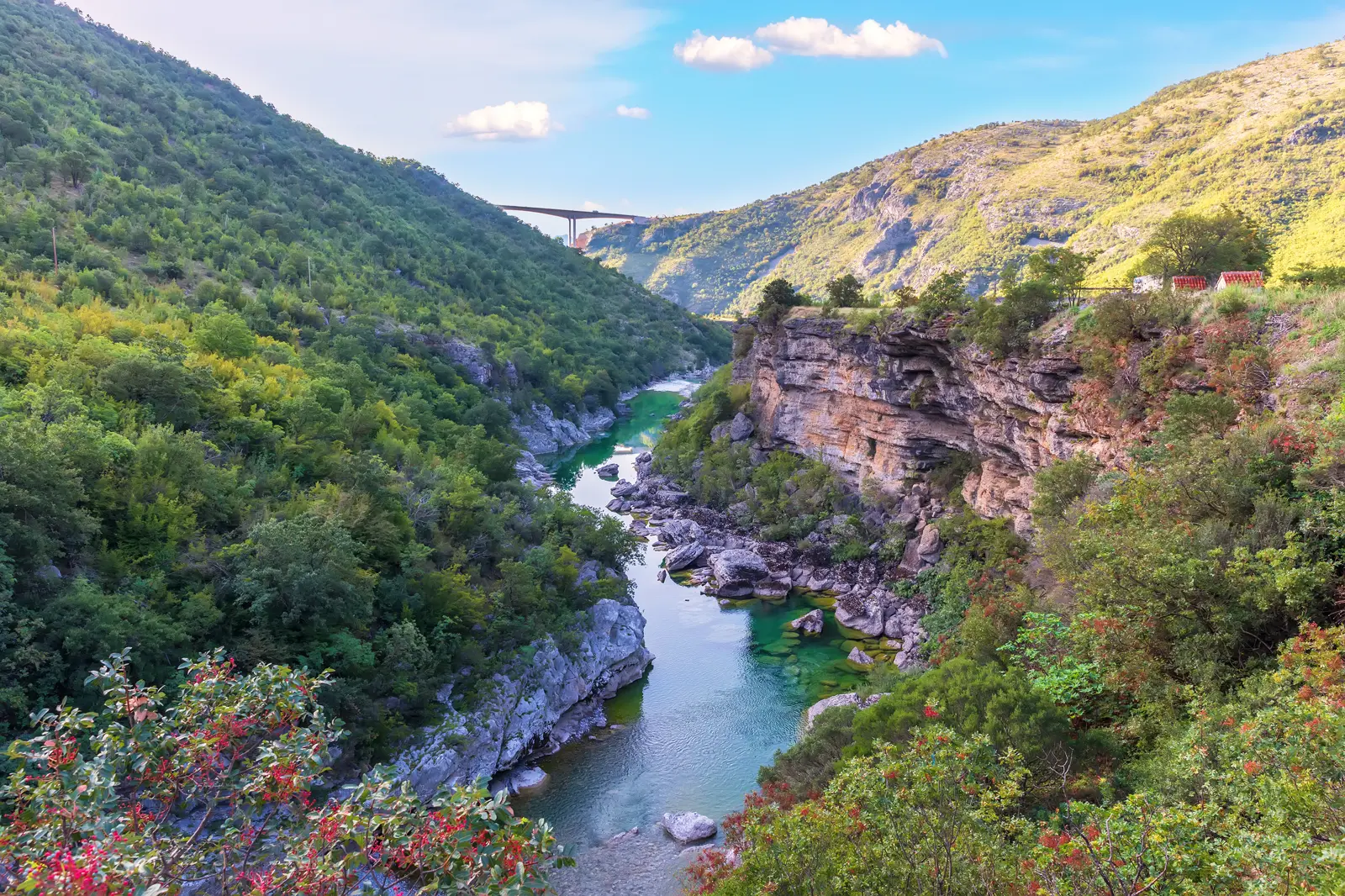Фотография предложения «Каньоны вдоль рек Тара и Морача»
